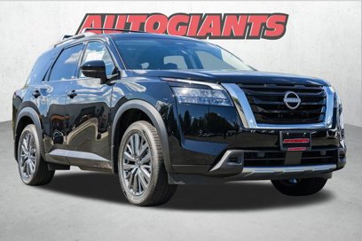 New 2025 Nissan Pathfinder SL w/ SL Premium Package