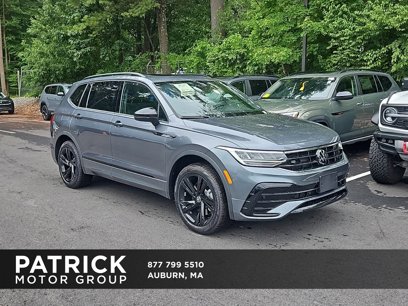 New 2024 Volkswagen Tiguan SE R-Line