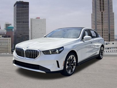 New 2025 BMW 530i xDrive w/ Premium Package