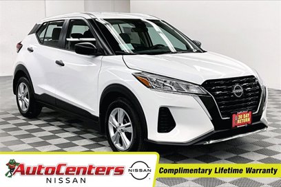 New 2025 Nissan Kicks Play S