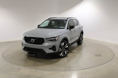New 2025 Volvo XC40 B5 Plus w/ Protection Package Premier