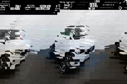 New 2025 Volvo XC40 B5 Plus w/ Protection Package Premier