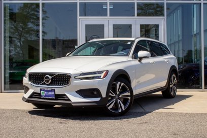 Used 2024 Volvo V60 B5 Cross Country Plus w/ Protection Package Premier