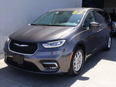 Used 2023 Chrysler Pacifica Touring-L