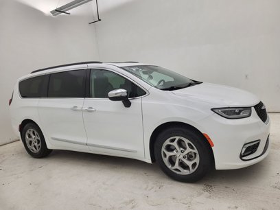 Used 2023 Chrysler Pacifica Limited