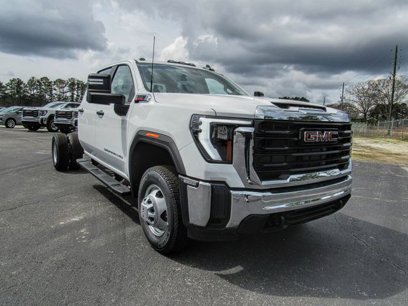 New 2025 GMC Sierra 3500 Pro w/ Convenience Package