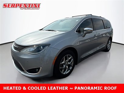 Used 2017 Chrysler Pacifica Limited w/ Advanced Safetytec Group