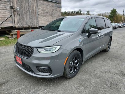 New 2023 Chrysler Pacifica Touring-L w/ S Appearance Package