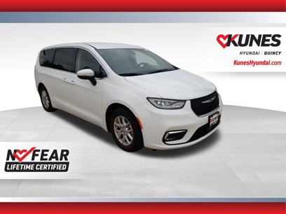 Used 2023 Chrysler Pacifica Touring-L
