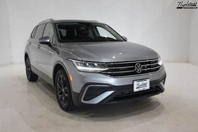 Used 2022 Volkswagen Tiguan SE w/ Panoramic Sunroof Package