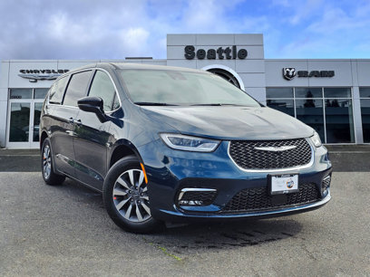New 2025 Chrysler Pacifica Select