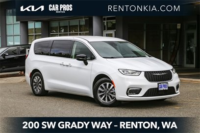 Used 2024 Chrysler Pacifica Select