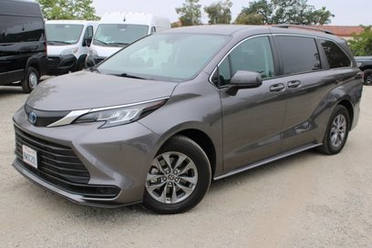 Used 2021 Toyota Sienna LE