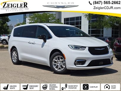 New 2025 Chrysler Pacifica Select