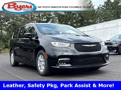 New 2025 Chrysler Pacifica Select