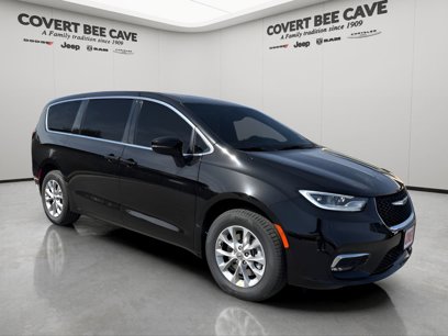 New 2025 Chrysler Pacifica Select