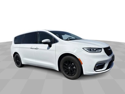 Used 2023 Chrysler Pacifica Touring-L