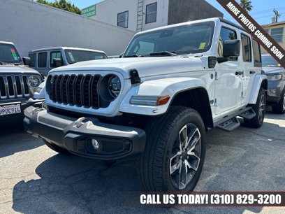 Used 2024 Jeep Wrangler Unlimited w/ LED Headlamp & Fog Lamp Group
