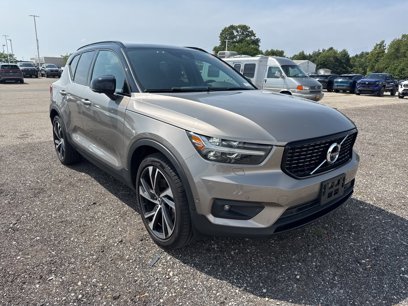 Used 2022 Volvo XC40 T5 R-Design w/ Advanced Package