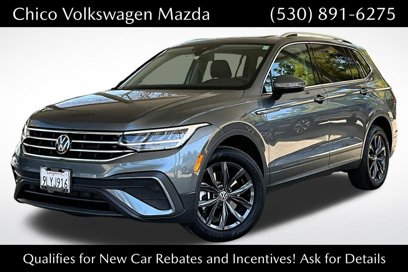 Used 2024 Volkswagen Tiguan SE w/ Panoramic Sunroof Package