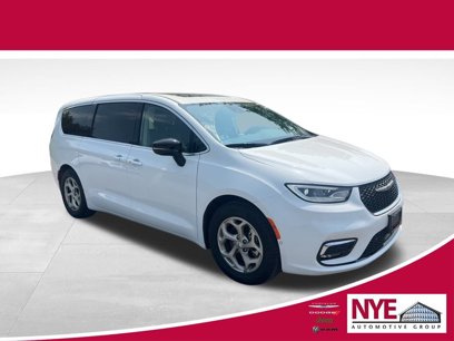 Used 2024 Chrysler Pacifica Limited w/ Trailer Tow Group