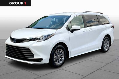Certified 2025 Toyota Sienna LE