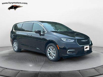 New 2025 Chrysler Pacifica Select