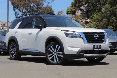 New 2024 Nissan Pathfinder Platinum w/ Cargo Package