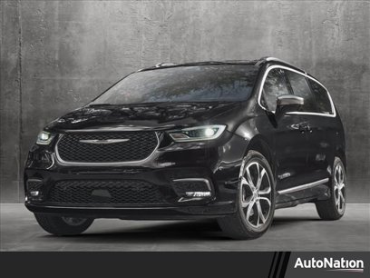 New 2025 Chrysler Pacifica Limited w/ Uconnect Theater Family Group