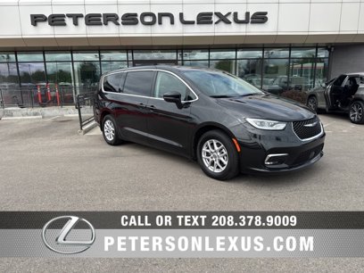 Used 2023 Chrysler Pacifica Touring-L