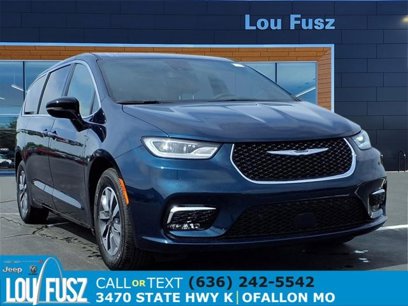 New 2025 Chrysler Pacifica Select