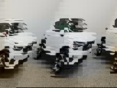 New 2025 Volvo XC40 B5 Core w/ Protection Package Premier