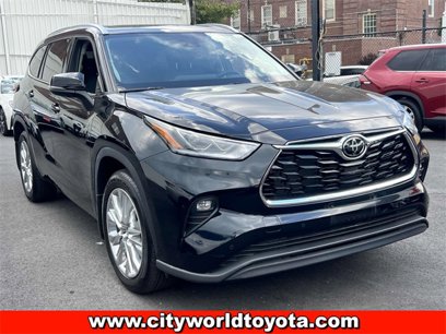 Used 2023 Toyota Highlander Limited