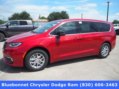 New 2025 Chrysler Pacifica Select