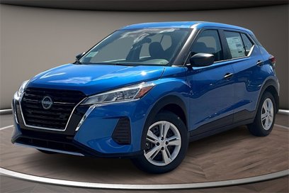 New 2025 Nissan Kicks Play S
