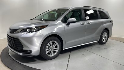 New 2025 Toyota Sienna XLE