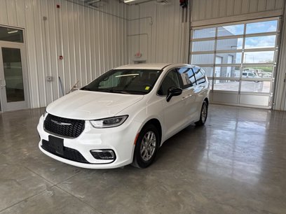 Used 2024 Chrysler Pacifica Touring