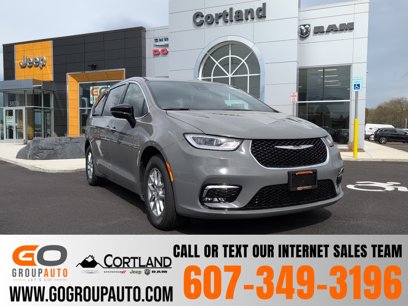 New 2025 Chrysler Pacifica Select