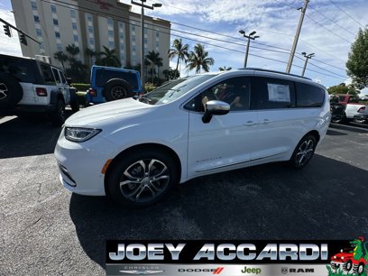 New 2025 Chrysler Pacifica Pinnacle