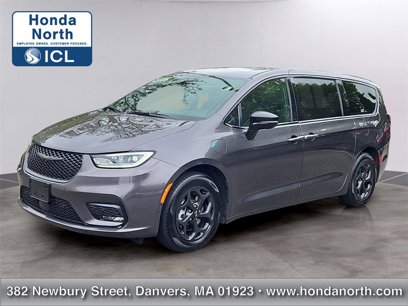 Used 2023 Chrysler Pacifica Limited w/ S Appearance Package