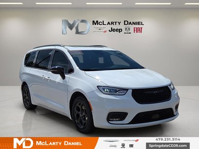 New 2024 Chrysler Pacifica Premium