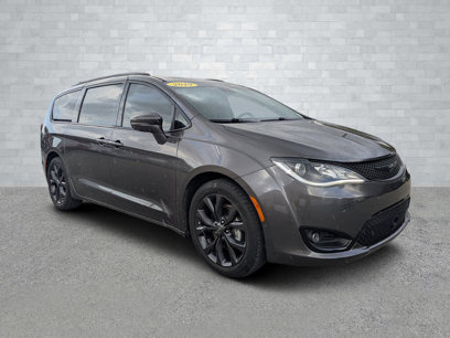 Used 2019 Chrysler Pacifica Limited w/ Advanced Safetytec Group