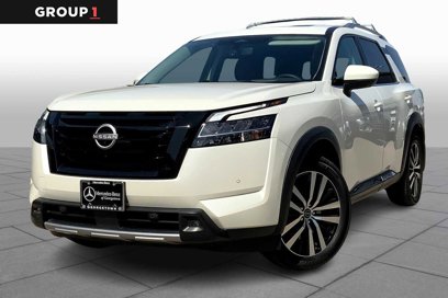 Used 2024 Nissan Pathfinder Platinum w/ Lighting Package (N92)