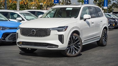 New 2025 Volvo XC90 B5 Ultra w/ Lounge Package