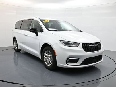 Used 2024 Chrysler Pacifica Touring