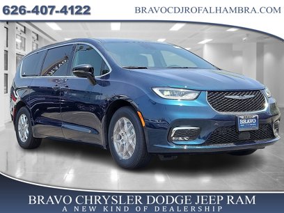 New 2025 Chrysler Pacifica Select