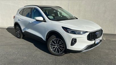 New 2025 Ford Escape SE w/ PHEV Premium Package