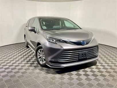 Used 2022 Toyota Sienna LE