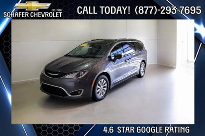 Used 2018 Chrysler Pacifica Touring-L w/ Premium Audio Group