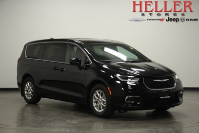 New 2025 Chrysler Pacifica Select
